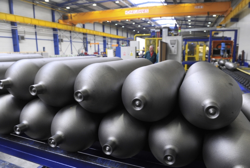 Linka na ultralehké ocelové lahve, které slouží hlavně pro automobily, Vítkovice Machinery Group.