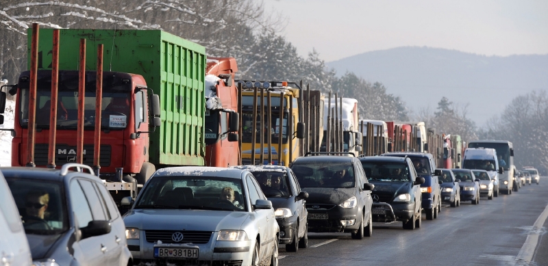 Zrušení mýtného předcházely protesty a stávky. Zrušení mýtného předcházely protesty a stávky.