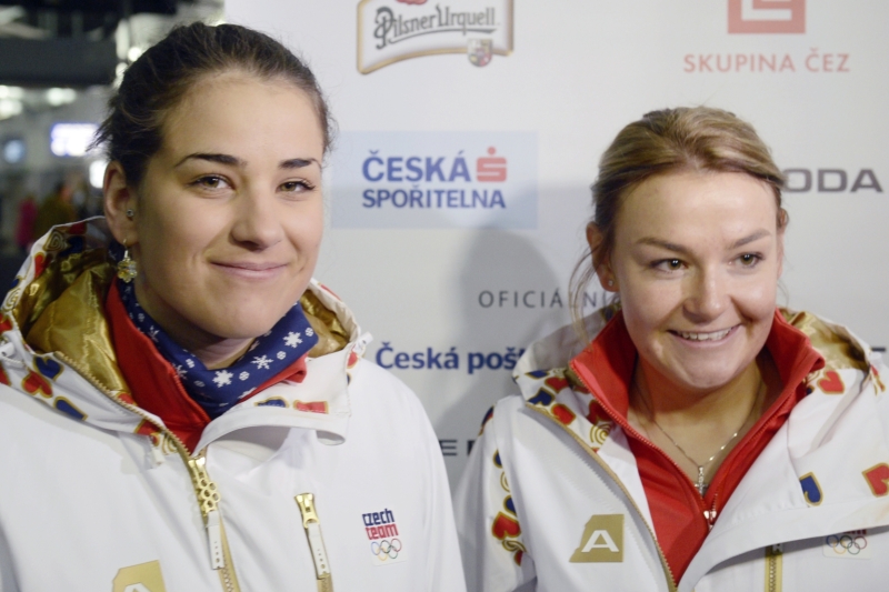 Andrea Zemanová (nalevo) a Nikol Kučerová.