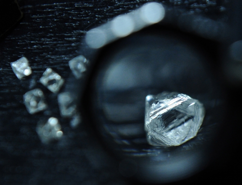 Malý čtyřmilimetrový diamant a váze pouhých 0,31 karátu má vysokou cenu (ilustrační foto). Malý čtyřmilimetrový diamant a váze pouhých 0,31 karátu má vysokou cenu (ilustrační foto).