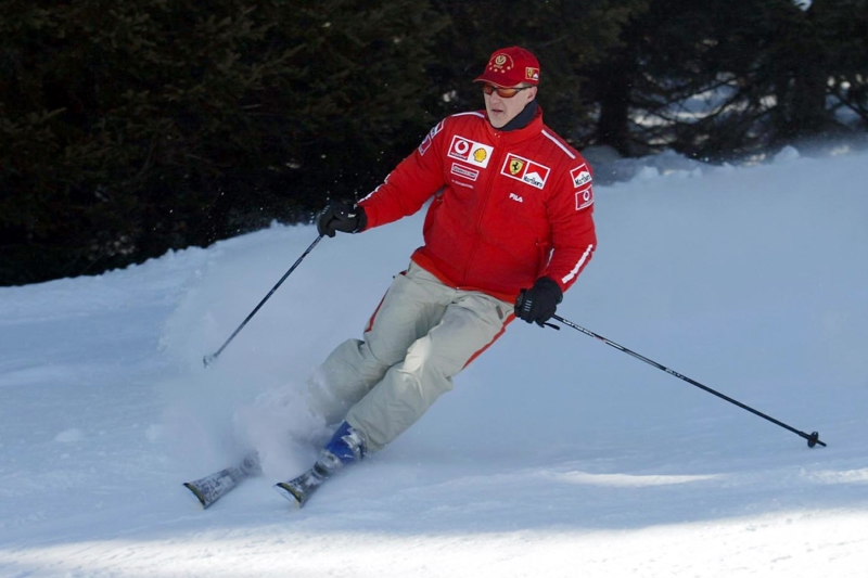 Po nehodě na lyžích leží Michael Schumacher téměř dva měsíce v kómatu. Po nehodě na lyžích leží Michael Schumacher téměř dva měsíce v kómatu.