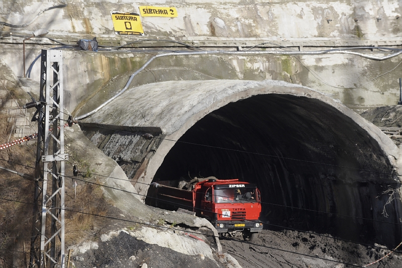 Stavba tunelu dlouhého 600 metrů začala na podzim roku 2007 a byla součástí rekonstrukci celé železniční tratě mezi Bystřicí nad Olší a česko-slovenskou hranicí.