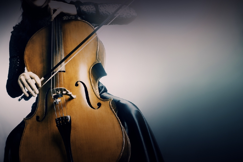 Chorvatské duo hraje na violoncello adaptace moderních skladeb (ilustrační foto).