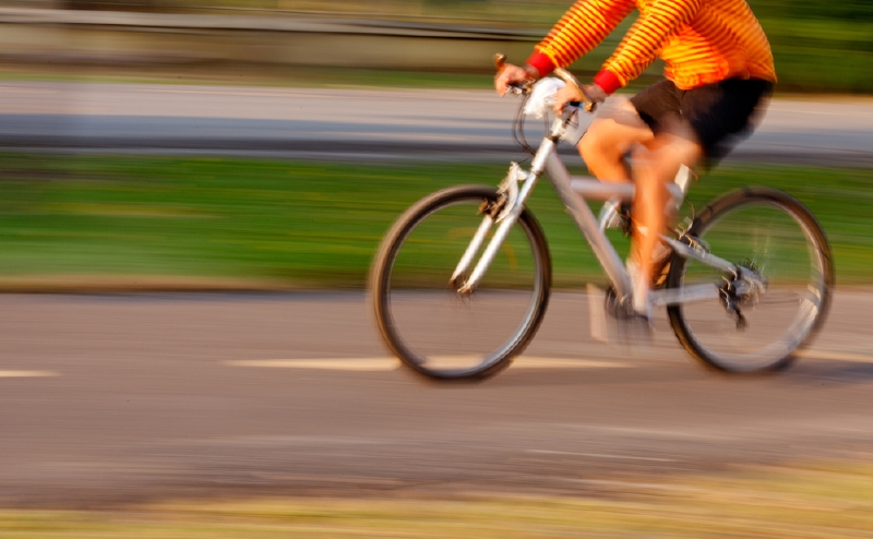 Cyklista jel po dálnici, kam ho navedla navigace v mobilu (ilustrační foto).