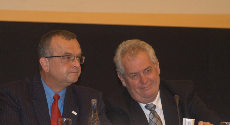Exministr financí Miroslav Kalousek a prezident Miloš Zeman.