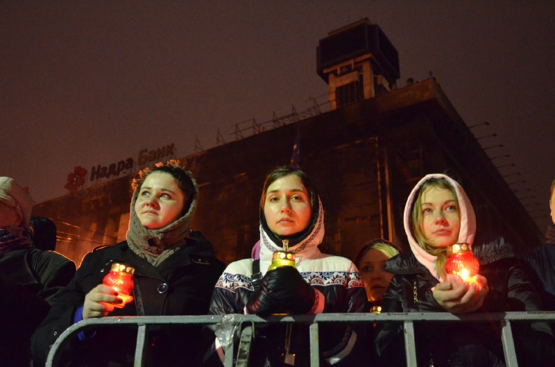 Studentky na demonstraci proti policejnímu násilí na Majdanu. Studentky na demonstraci proti policejnímu násilí na Majdanu.