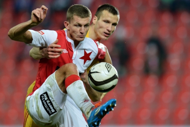 Útočník pražské Slavie Tomáš Necid v utkání s Duklou.