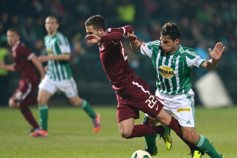 Josef Jindřišek z Bohemians (vpravo) a Josef Hušbauer ze Sparty.