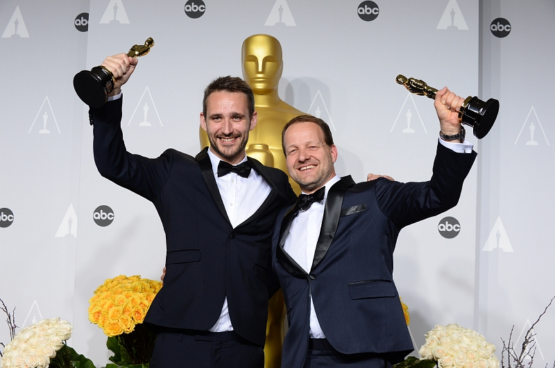 Kvůli vysokému počtu zpráv o situaci kolem autonomní republiky Krym a Ukrajiny a kvůli zvýšenému zájmu diváků o tyto zprávy zhodnotila TV stanice přenos z oscarové ceremonie jako nevhodný.