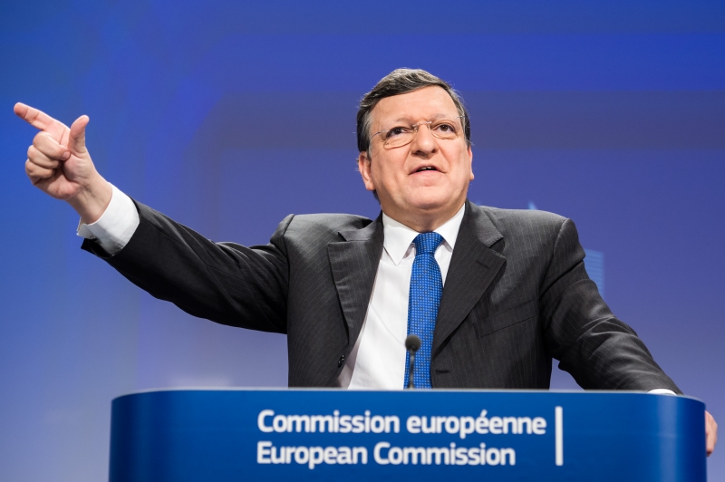 Předseda Evropské komise José Barroso řečnící, slibující.