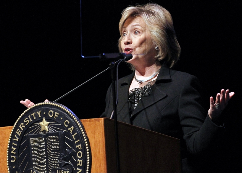 Clintonová přirovnává Putina k říšskému kancléři.