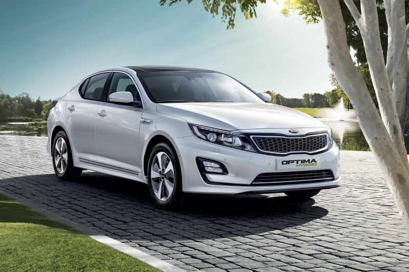 Kia Optima Hybrid pro letošní rok lehce změnila tvář.
