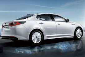 Hybridní model Optima je v karosářské verzi sedan.