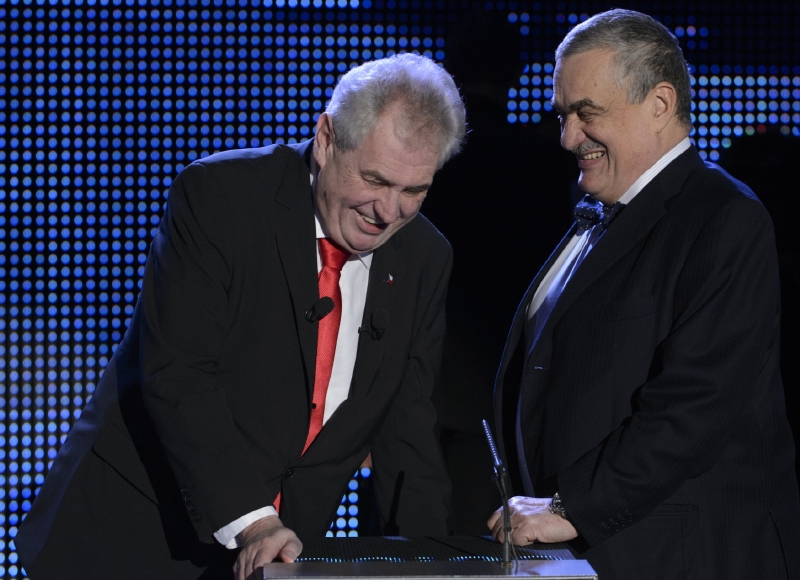 Prezident Miloš Zeman (vlevo) a exministr zahraničí Karel Schwarzenberg.