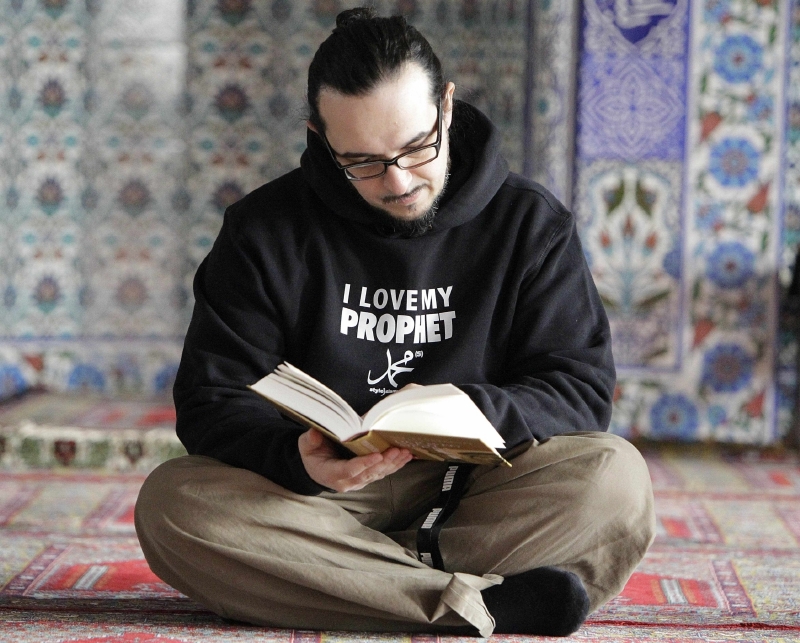 Muslimský designér Melih Kesmen žijící v německém Wittenu.