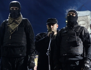 Jaroš se svou ochrankou na Majdanu.