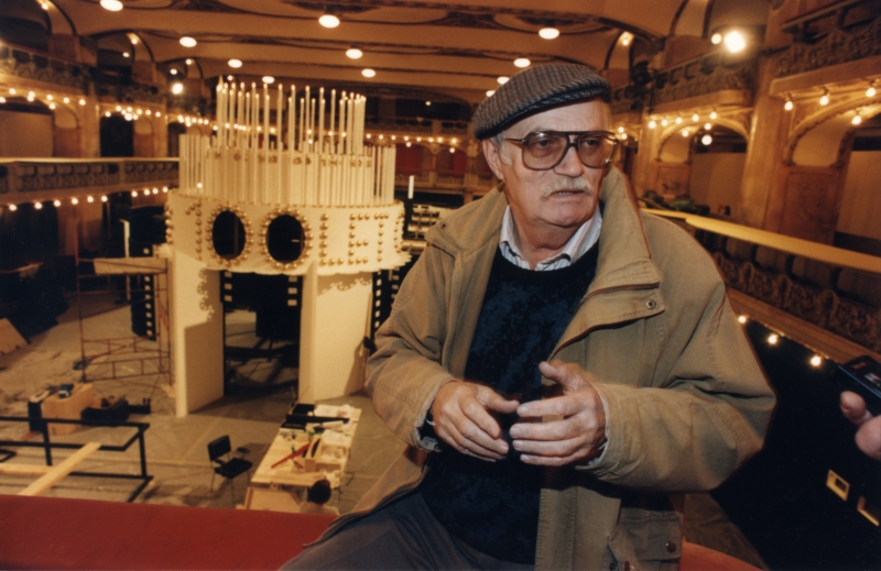 Režisér, dramaturg a scenárista dokumentárních filmů Radúz Činčera. Režisér, dramaturg a scenárista dokumentárních filmů Radúz Činčera.