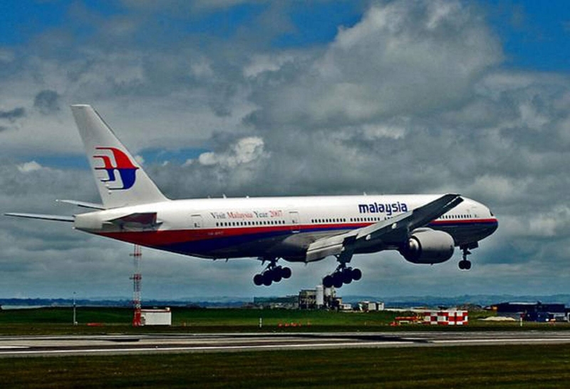 Na palubě letadla Boeing 777-200 bylo 227 cestujících a 12 členů posádky (ilustrační foto). Na palubě letadla Boeing 777-200 bylo 227 cestujících a 12 členů posádky (ilustrační foto).