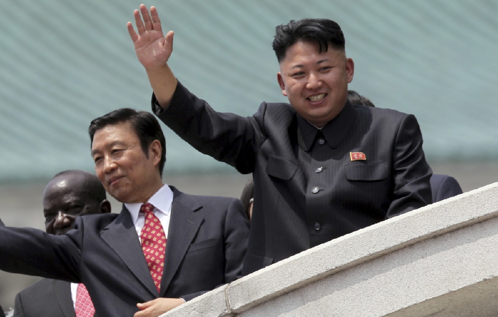 Vítěz Kim. Pokud by v KLDR netrpělo tolik lidí, bylo by vše docela legrační. Vítěz Kim. Pokud by v KLDR netrpělo tolik lidí, bylo by vše docela legrační.