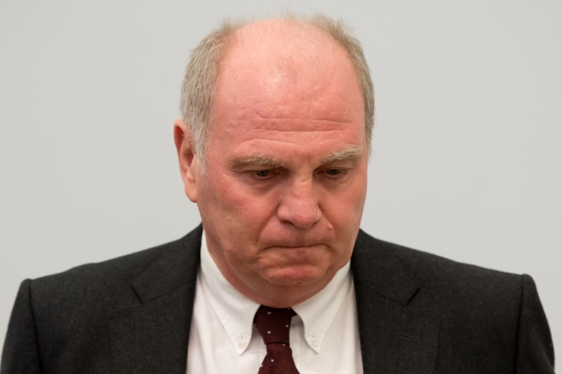 Prezident fotbalového klubu Bayern Mnichov Uli Hoeness zatajil na daních mnohem větší částku, než se dosud vědělo. Prezident fotbalového klubu Bayern Mnichov Uli Hoeness zatajil na daních mnohem větší částku, než se dosud vědělo.