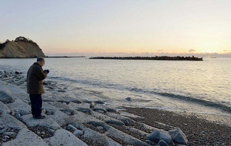 Japonsko si 11. března připomíná tři roky od ničivého zemětřesení a tsunami. Více než dva a půl tisíce lidí se stále pohřešuje. Japonsko si 11. března připomíná tři roky od ničivého zemětřesení a tsunami. Více než dva a půl tisíce lidí se stále pohřešuje.