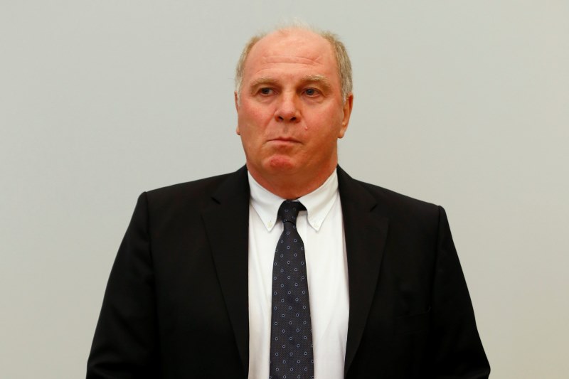 Prezident fotbalového klubu Bayern Mnichov Uli Hoeness se jen těžko vyhne vězení za daňový únik, k němuž se tento týden přiznal před soudem. 