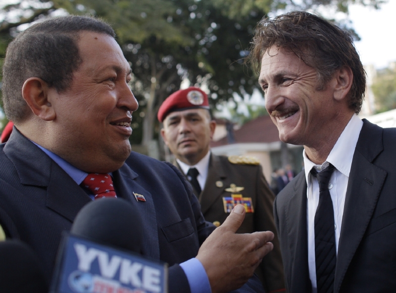 To ještě vedl Venezuelu skutečný revolucionář. Sean Penn a Hugo Chávez blahé paměti.