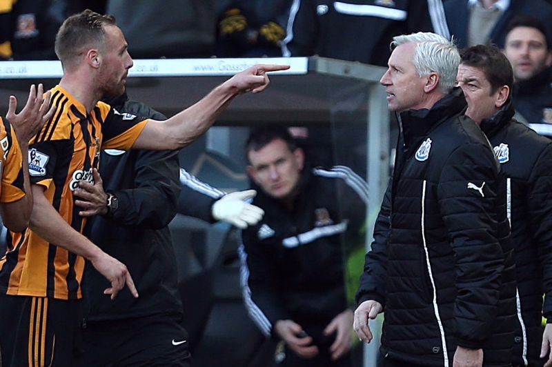 Incident, za který dostal Pardew trest. Incident, za který dostal Pardew trest.