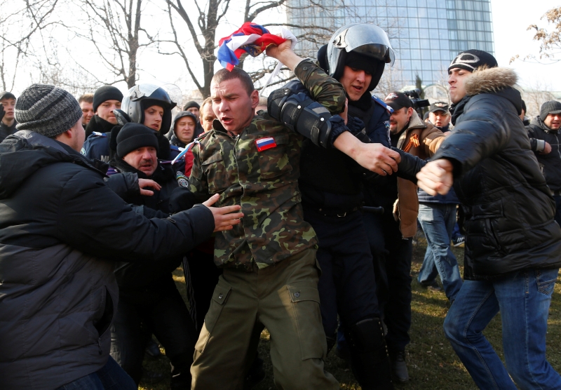 Momentka z demonstrace v Doněcku.
