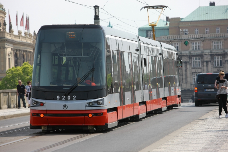 Dodávka nových tramvají pražský dopravní podnik dost zatěžovala.