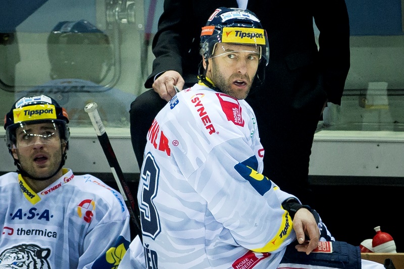 Petr Nedvěd ukončil kariéru. Petr Nedvěd ukončil kariéru.