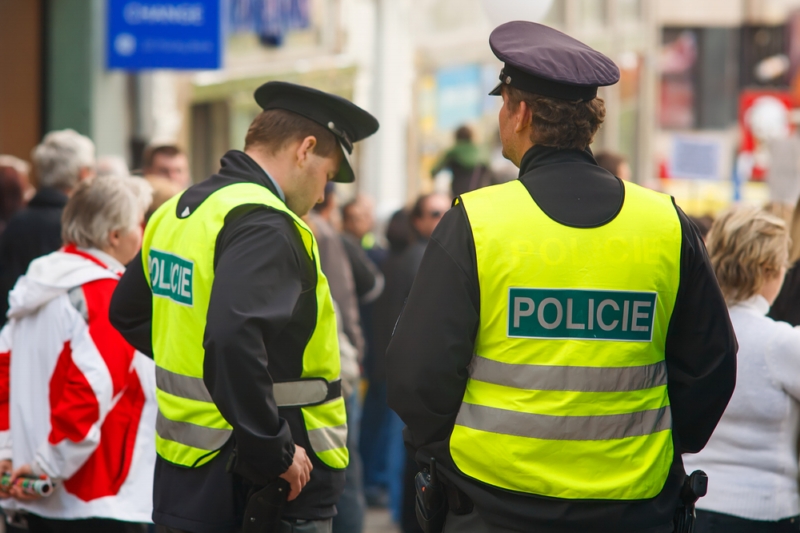 Policisté kontrolovali lidi v ulicích Prahy (ilustrační foto). Policisté kontrolovali lidi v ulicích Prahy (ilustrační foto).