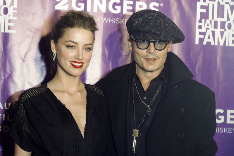 Johnny Depp a Amber Heardová se zasnoubili
