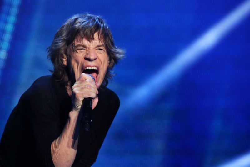 Rolling Stones zrušili koncert v Perthu v reakci na smrt partnerky Micka Jaggera L'Wren Scottové.