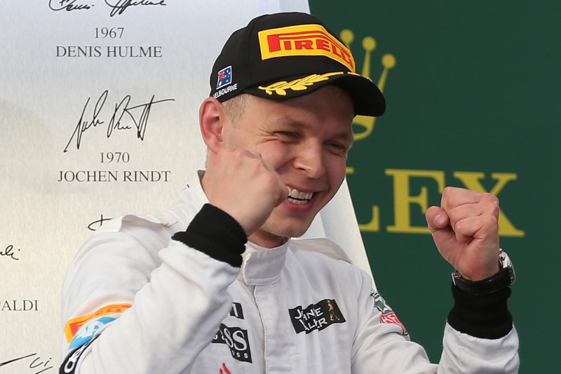 Budoucí šampion? Dán Kevin Magnussen dojel ve svém premiérovém závodě druhý. Budoucí šampion? Dán Kevin Magnussen dojel ve svém premiérovém závodě druhý.