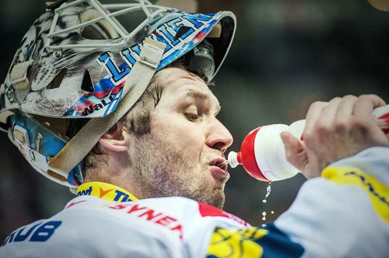 Slovenský gólman Ján Lašák bude i nadále hájit branku hokejistů extraligového Liberce. Slovenský gólman Ján Lašák bude i nadále hájit branku hokejistů extraligového Liberce.