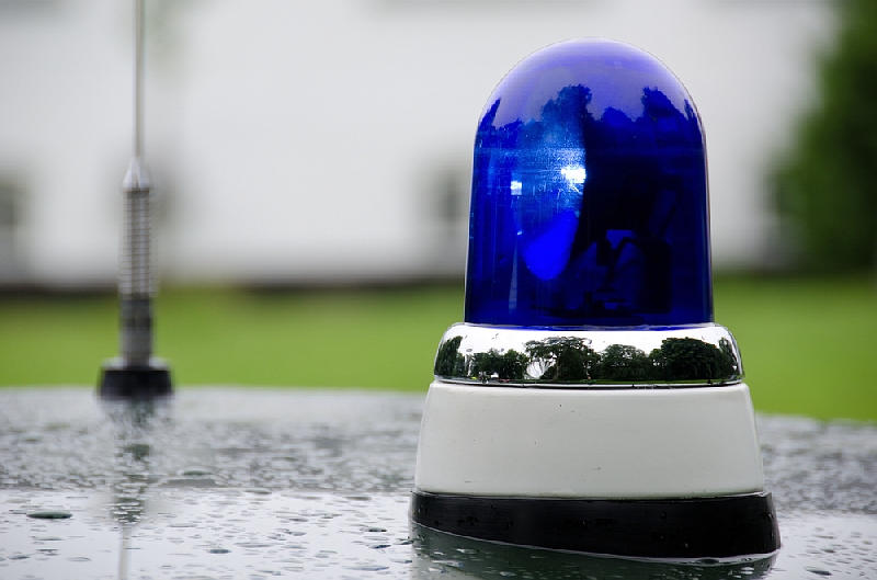 Modrý výstražný maják nyní mohou používat zejména vozidla státní a obecní policie, zdravotnické záchranné služby, hasičů, celní správy a horské služby (ilustrační foto). Modrý výstražný maják nyní mohou používat zejména vozidla státní a obecní policie, zdravotnické záchranné služby, hasičů, celní správy a horské služby (ilustrační foto).