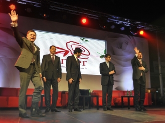 Premiér Fico a další slovenští politici na oslavách letošního Mezinárodního dne žen v Nitře.