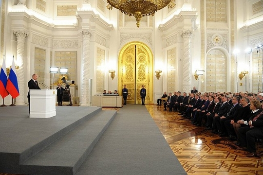 Putin sklízí díku Krymu doma mohutné ovace.