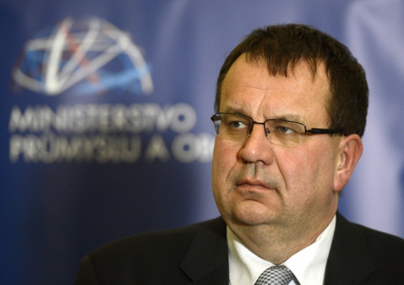 Ministr průmyslu a obchodu Jan Mládek (ČSSD). Ministr průmyslu a obchodu Jan Mládek (ČSSD).