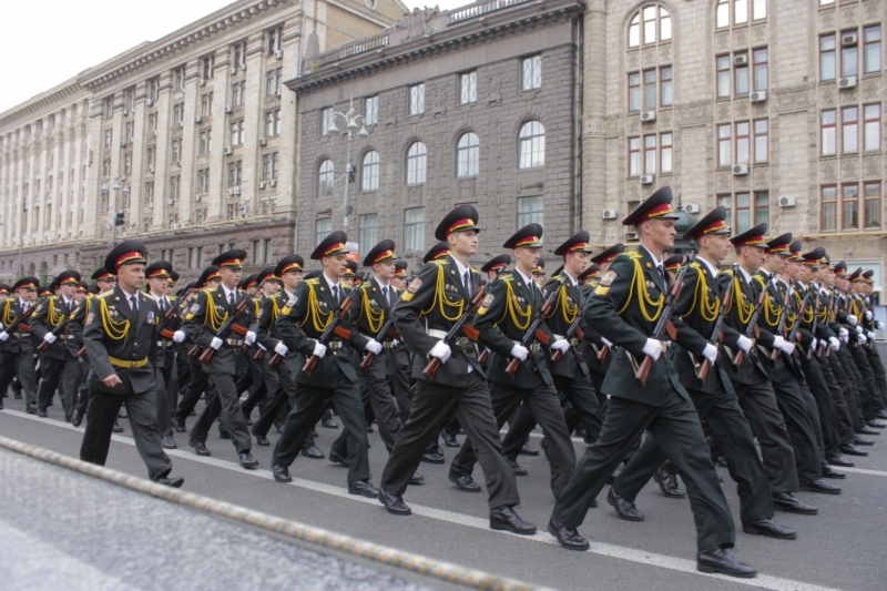 Ukrajinská armáda má 6 tisíc plně bojeschopných vojáků. Vojenská přehlídka v Kyjevě. Ukrajinská armáda má 6 tisíc plně bojeschopných vojáků. Vojenská přehlídka v Kyjevě.