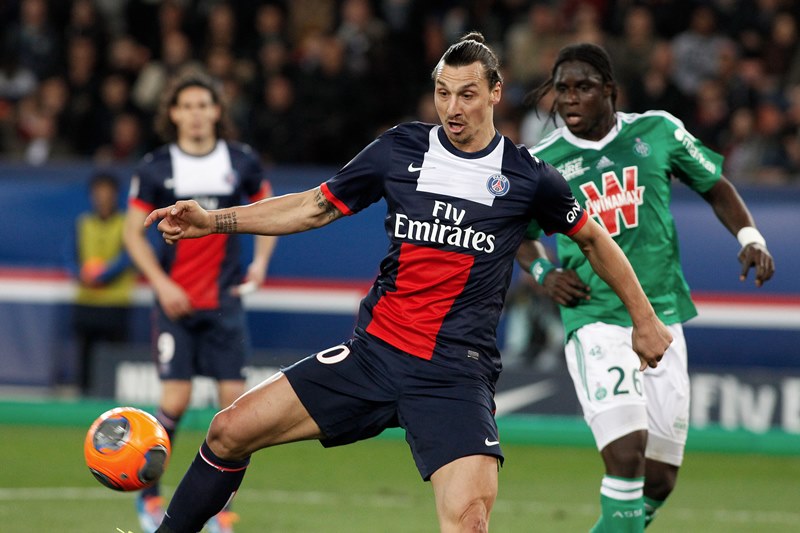 Zlatan Ibrahimovič vyjednal svým spoluhráčům rekordní prémie. Zlatan Ibrahimovič vyjednal svým spoluhráčům rekordní prémie.