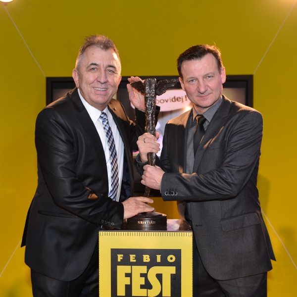 Zakladatel Febiofestu Fero Fenič s polským hercem Robertem Więckiewiczem, který převzal cenu za Andrzeje Wajdu. Zakladatel Febiofestu Fero Fenič s polským hercem Robertem Więckiewiczem, který převzal cenu za Andrzeje Wajdu.