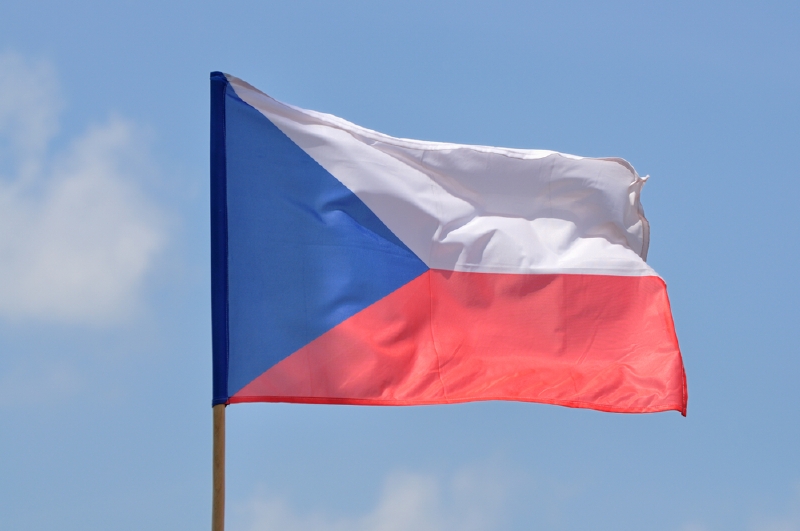 Počet obyvatel ČR v loňském roce klesl o 3700 obyvatel. Počet obyvatel ČR v loňském roce klesl o 3700 obyvatel.