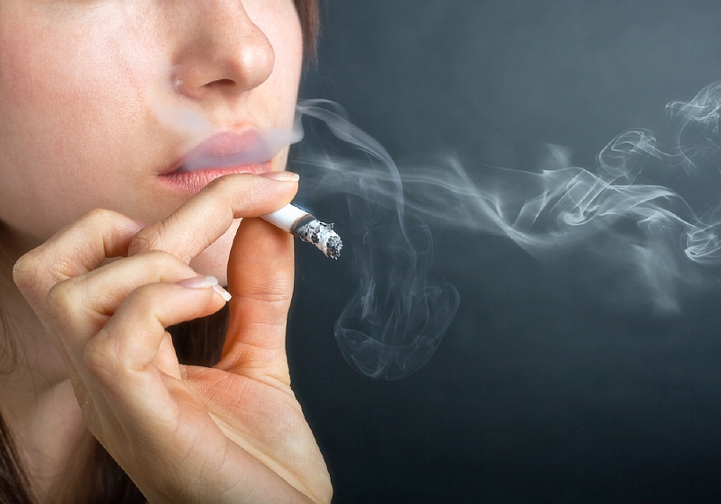 Když kuřák přestane kouřit, nejen že by neměl nahrazovat cigaretu jídlem navíc, ale měl by se i více hýbat (ilustrační foto).