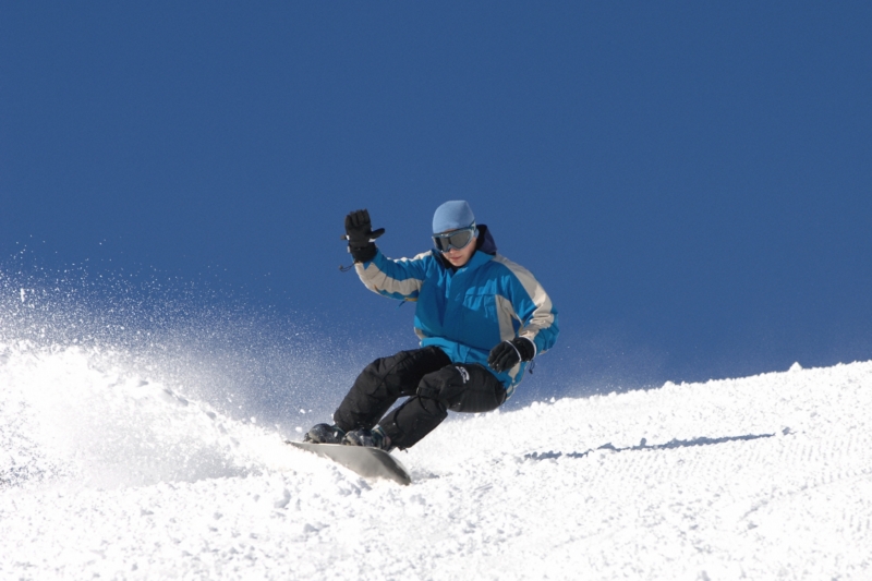 Chlapec se zranil při snowboardingu (ilustrační foto). 