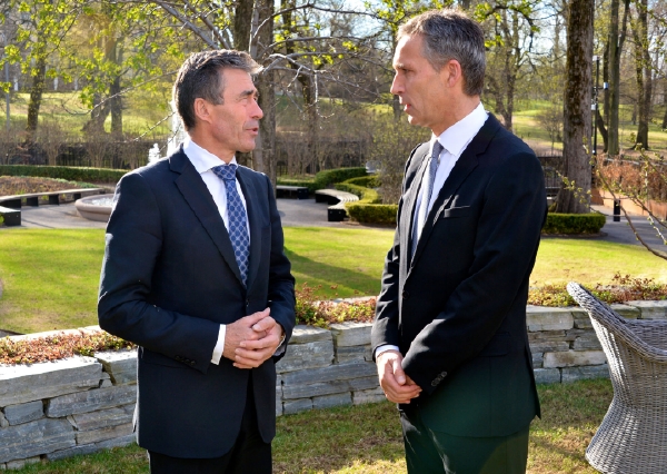 Dosavadní a budoucí šéf NASO. Rasmussen (vlevo) a Stoltenberg.