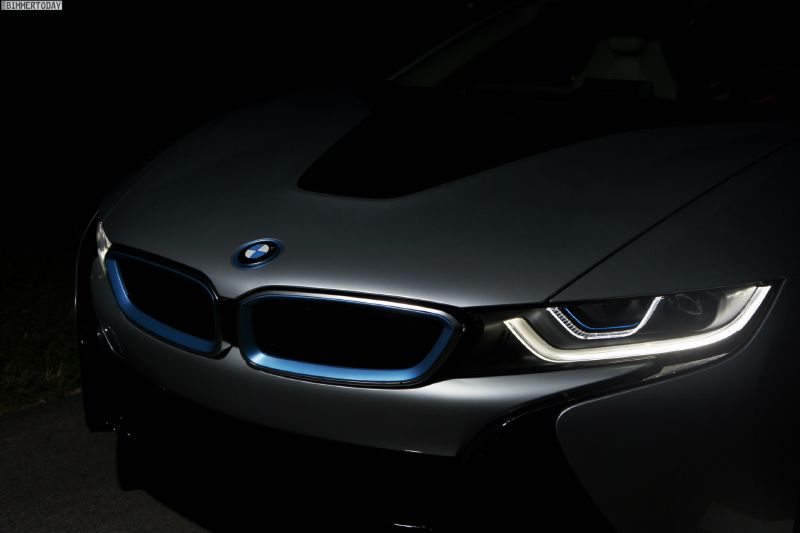 BMW i8 bude prvním vozem s laserovými světlomety.