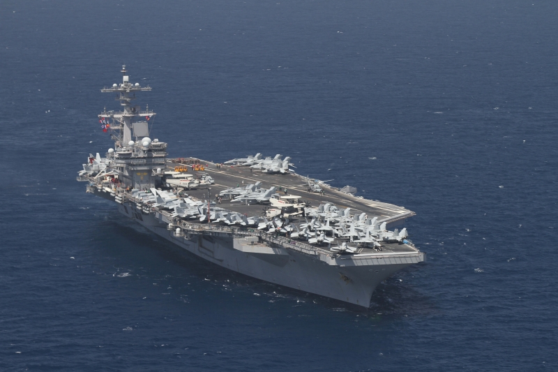 Perská letadlovka prý kopíruje americkou třídu Nimitz. Na snmku USS George H.W. Bush (CVN 77).