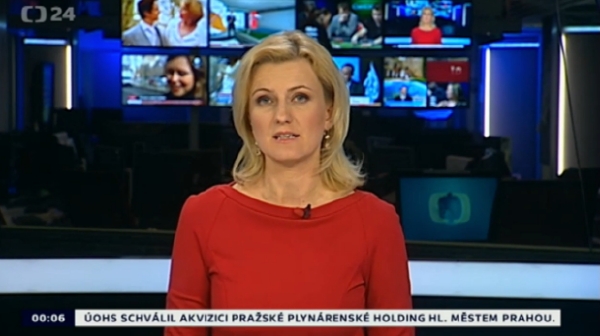 Moderátorka Jorga Hrušková v nočních zprávách. 